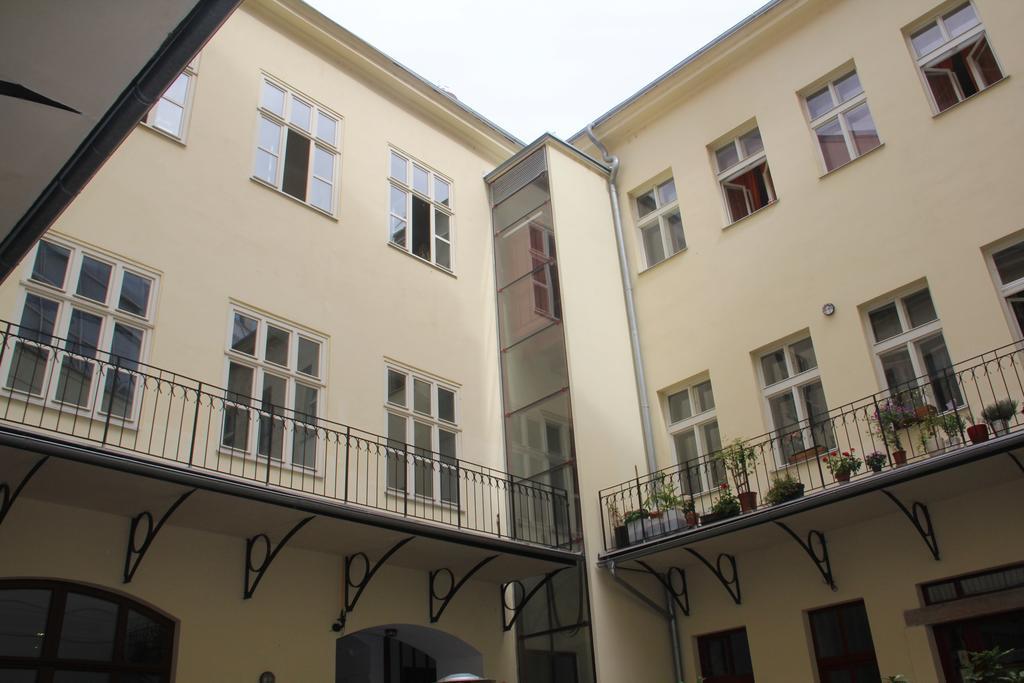 Mighty Prague Apartments Truhlarska Chambre photo